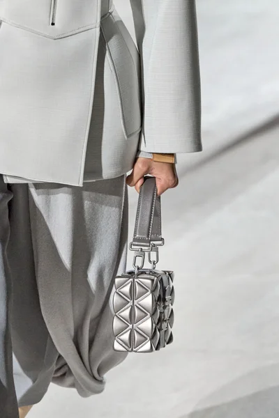 Look 49